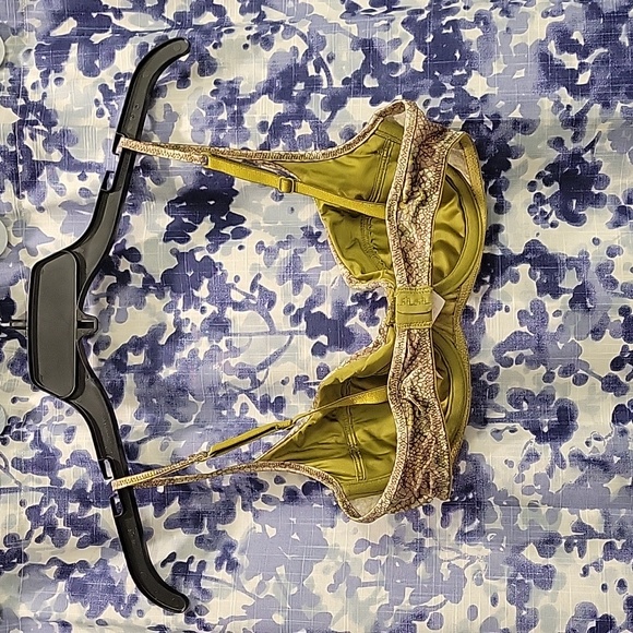 Victoria's Secret 36B Underwire Green Snakeskin Bra - Picture 3 of 6